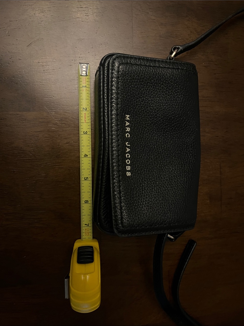 Marc Jacobs Black Pebbled Leather Wristlet Crossbody Wallet with Gold Logo - Picture 2 of 6